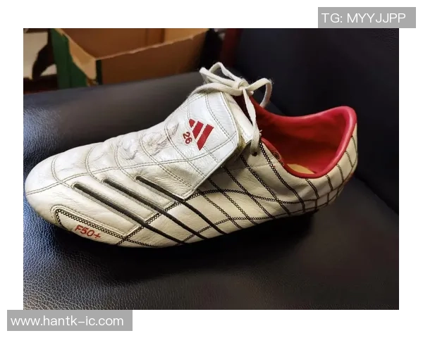 球星穿猎鹰足球鞋引燃球场:一触即发的足坛风云 球星穿猎鹰足球鞋引燃球场:一触即发的足坛风云